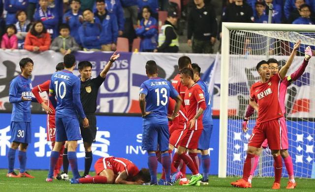  洛里昂前锋恶意犯规遭八场禁赛处罚  