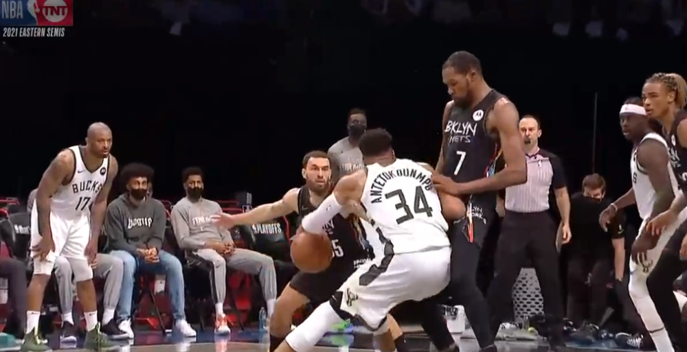  字母哥暴扣统治攻防，雄鹿客场力克凯尔特人