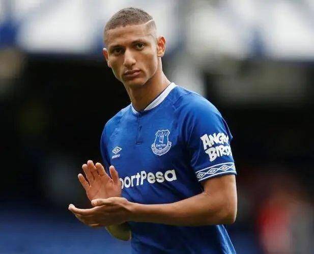  埃弗顿主场胜狼队，戴奇战术调整显奇效