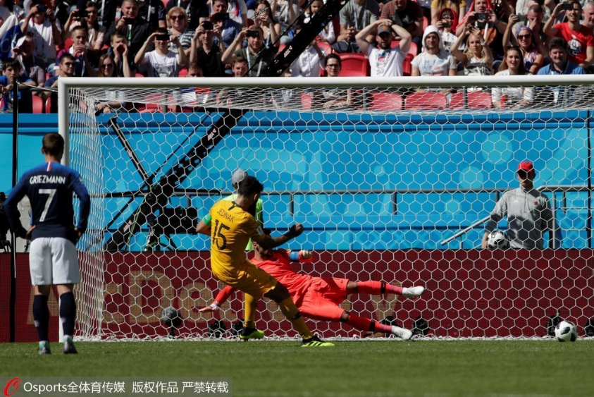  德甲VAR介入改判点球，视频助理裁判成比赛主角